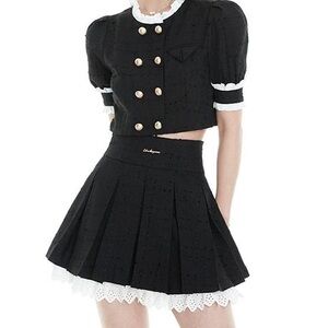 Chic Black Pleated Skirt